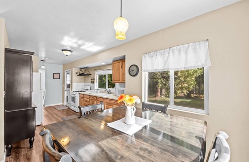 Cedar Ridge Cottage | Charming Country Cottage with Pool and Pet-Friendly Amenities