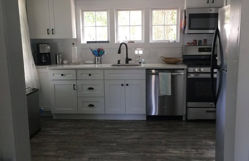 Town Bank Cottage | Cozy Cottage Steps from the Bay with Ocean View Amenities