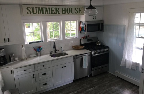Town Bank Cottage | Cozy Cottage Steps from the Bay with Ocean View Amenities
