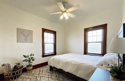 Tiffin House | Cozy Cottage Retreat Near Downtown & Hedges-Boyer Park
