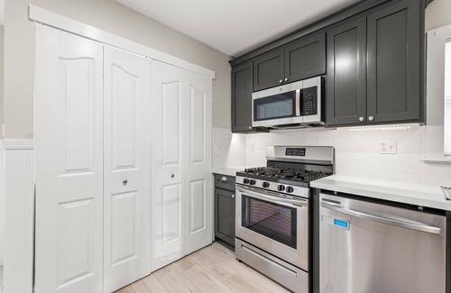 Grass Valley House | Charming Downtown Bungalow with Spa & Pet-Friendly Amenities