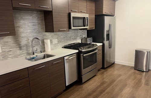 Wilshire Center Apartment | Pet-Friendly Studio in Ktown – Just 10 Minutes to DTLA!