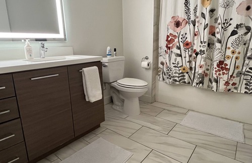 Wilshire Center Apartment | Pet-Friendly Studio in Ktown – Just 10 Minutes to DTLA!