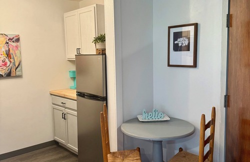 Lewistown Apartment | Cozy Studio Unit with Full Kitchen & Pet-Friendly Perks