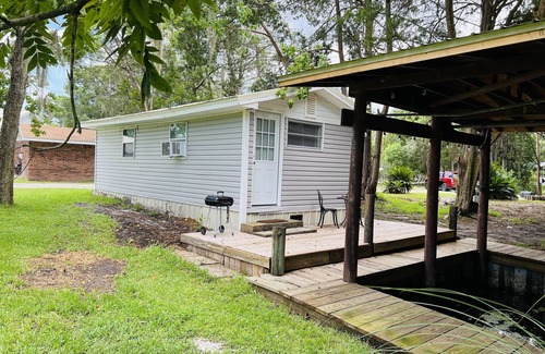 Palatka Cottage | Cozy Canal Retreat with Breakfast & Family-Friendly Amenities