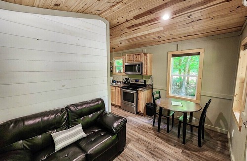 Guntersville Apartment | Delightful Tiny House Cabin with Lake View at Guntersville
