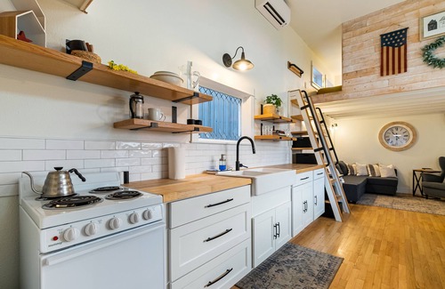 Lynden Other | Adorable Tiny House In the Counrty