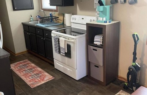 Carter Lake House | Cozy Tiny House Near Downtown Omaha with Ocean View