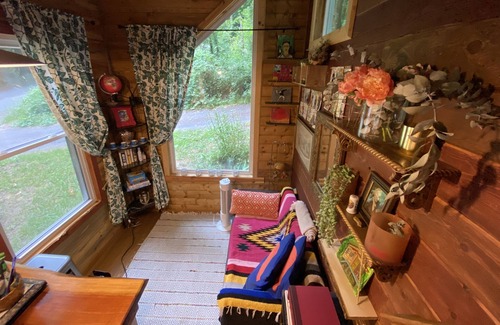 Clatskanie Cabin | Cozy Tiny House with Forest and Garden Views for Families
