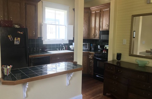 Vicksburg Cottage | Charming Victorian Duplex in Historic District with Breakfast