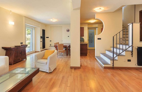 Oliveto Lario Villa | Charming Villa Clarissa with Garden and Lake Views