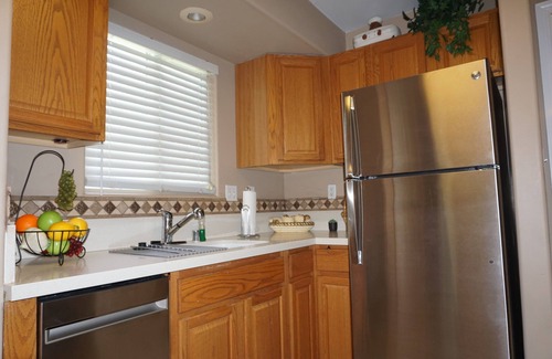 Greenacres House | Charming 1 Bedroom Guest House with Pool Access
