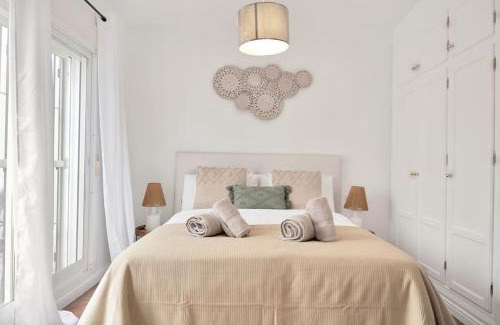 Marbella Apartment | Oceanfront Getaway with Pool and Solarium in Marbella Este