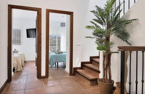 Marbella Apartment | Oceanfront Getaway with Pool and Solarium in Marbella Este
