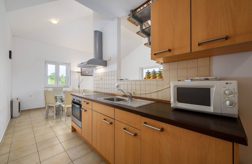 Monterol Apartment | Cozy Apartment Steps from the Ocean with Pool & Spa
