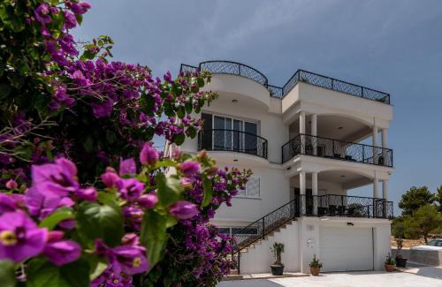 Slatine Apartment | Beachfront Bliss at Adria Beach House - Lavendar, Rated 10/10