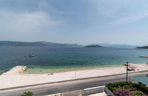 Slatine Apartment | Beachfront Bliss at Adria Beach House - Lavendar, Rated 10/10