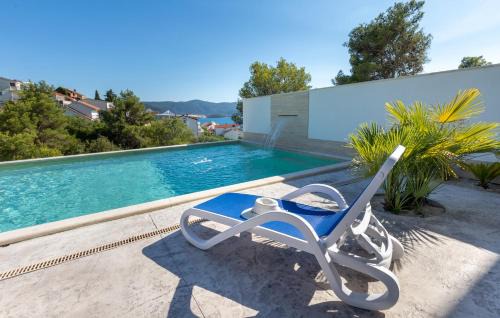 Komarna Villa | Adria View: Guest Favorite with Oceanfront Pool & Spa