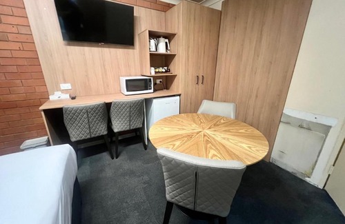 Forbes Hotel | Adrian Motel: Family-Friendly Stay with Pool Access