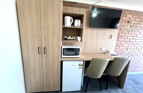 Forbes Hotel | Budget-Friendly Stay at Adrian Motel with Pool & Kitchen