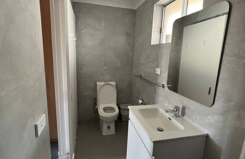 Forbes Hotel | Budget-Friendly Stay at Adrian Motel with Pool & Kitchen