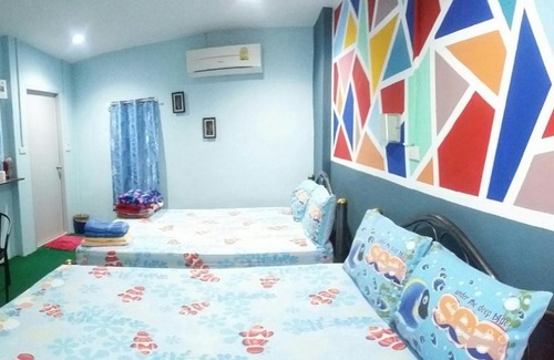 Tha Thaewawong Bed & Breakfast | Adrian View Resort: Family-Friendly with Ocean Views