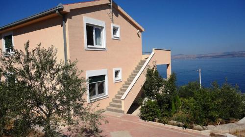 Rogac House | Adriatic Escape: Oceanfront Haven with Family-Friendly Amenities