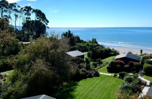 Parapara House | Experience Adrift In Golden Bay: Oceanfront Bliss Awaits