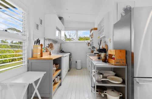 Erowal Bay House | Pet-Friendly Adrift Hotel - 4-Star Stay Near the Bay