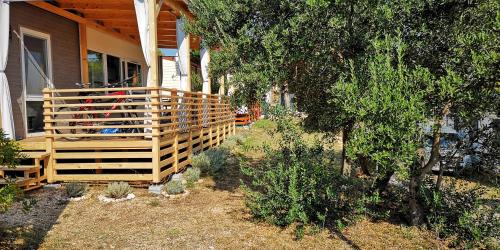 Jezera Resort | Adrijela Mobile Home: Oceanfront Escape with Hot Tub