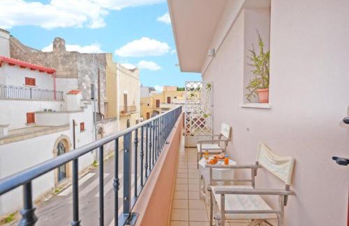Castrignano del Capo Bed & Breakfast | Exceptional Adua Art: Oceanfront Retreat with Hot Tub