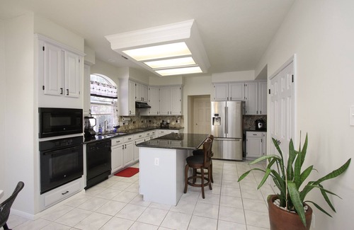FM 1960 House | Discover Aduke Villa: Spacious Getaway with Family Amenities