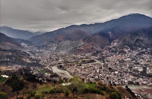 Muzaffarabad Apartment | Family Retreat at Kashmir Eagle Heights Cottage & Restaurant