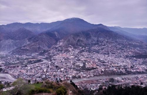 Muzaffarabad Apartment | Family Retreat at Kashmir Eagle Heights Cottage & Restaurant