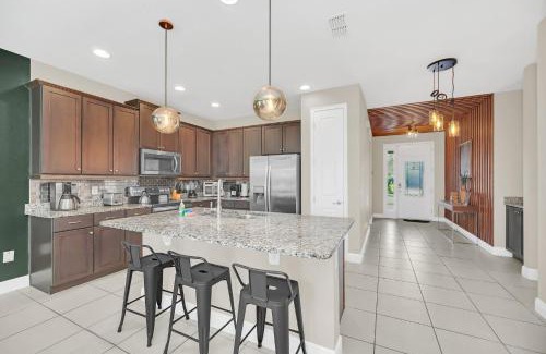Bay Lake Villa | Family-Focused Adventure Abode for Memorable Getaways