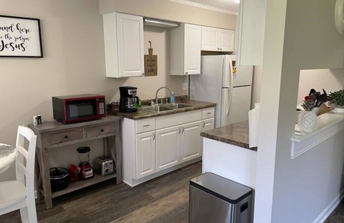 Holly Apartment | Explore Adventure Acres - Suite B8 with Pool & Breakfast