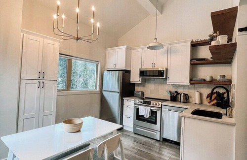 East Kootenay Condo | Adventure Awaits: Cozy 2-Bedroom Loft Steps from Ski Lifts and Toby Creek