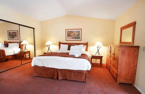 San Diego Country Estates Hotel | Unforgettable Adventure: Pool, Fishing & Hiking Near Speedways