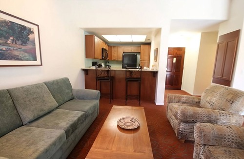 San Diego Country Estates Hotel | Unforgettable Adventure: Pool, Fishing & Hiking Near Speedways