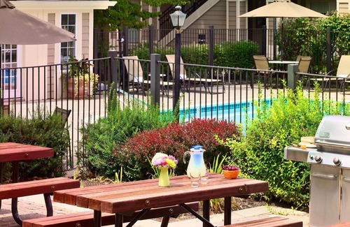 The Galleria Apartment | Adventure Awaits: Private Kitchens, Free Parking & Pet Friendly!