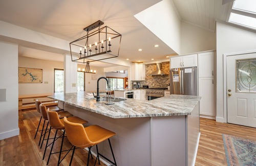 Oakland House | Experience Copper Canoe: Lakefront Retreat with Pool & Spa