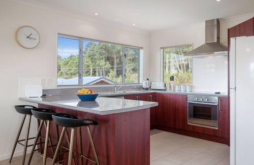 Motuoapa House | Adventure Sika - Relax with Ocean Views and Spa Treats