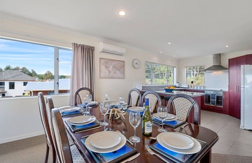 Motuoapa House | Adventure Sika - Relax with Ocean Views and Spa Treats