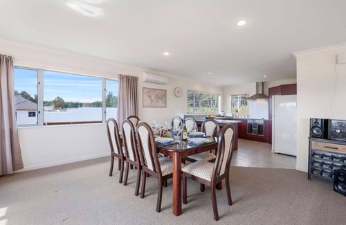 Motuoapa House | Adventure Sika - Relax with Ocean Views and Spa Treats