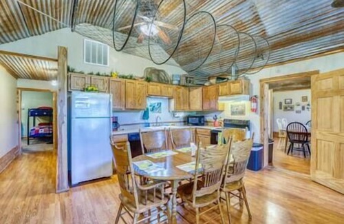 Norfork House | Adventure Suite with River View and Wade-in Access