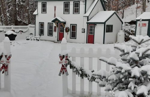Jackson Cottage | Explore New Hampshire's Mountains at a Top-Rated Escape!