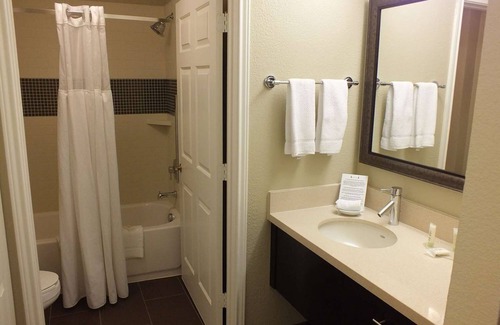 Las Colinas Hotel | Ultimate Adventure Retreat Near Thomas Jefferson Park