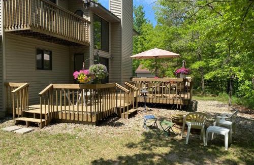 Marion House | Pet-Friendly Retreat at Cottage on the Bend - Rated 9.5/10