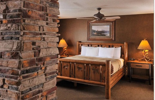 St. Joseph Hotel | Adventurous Suites with Shuttle & Pet-Friendly Amenities
