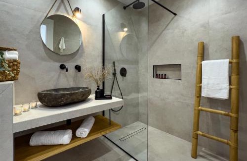 Ano Meria Apartment | Elegant Aegean Balcony Studio: 4-Star Family Retreat